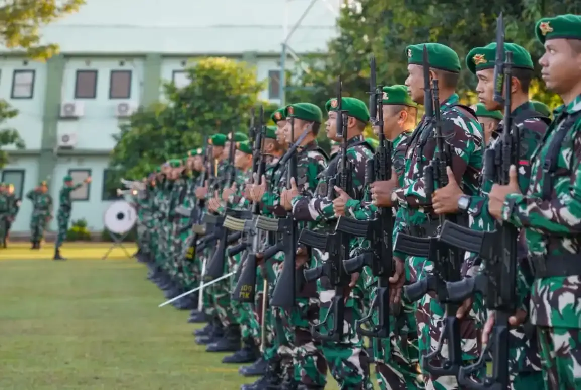Danrem 162/Wira Bhakti Pimpin Upacara Bendera 17-an, Dilanjutkan Jalan Sehat Bersama Prajurit