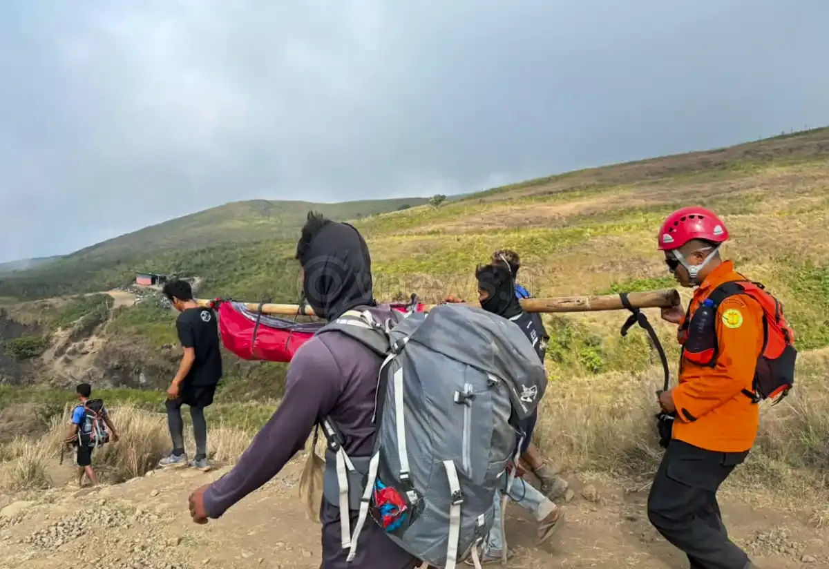 WNA Prancis Cedera Saat Turun dari Gunung Rinjani, Tim SAR Bergerak Lakukan Evakuasi
