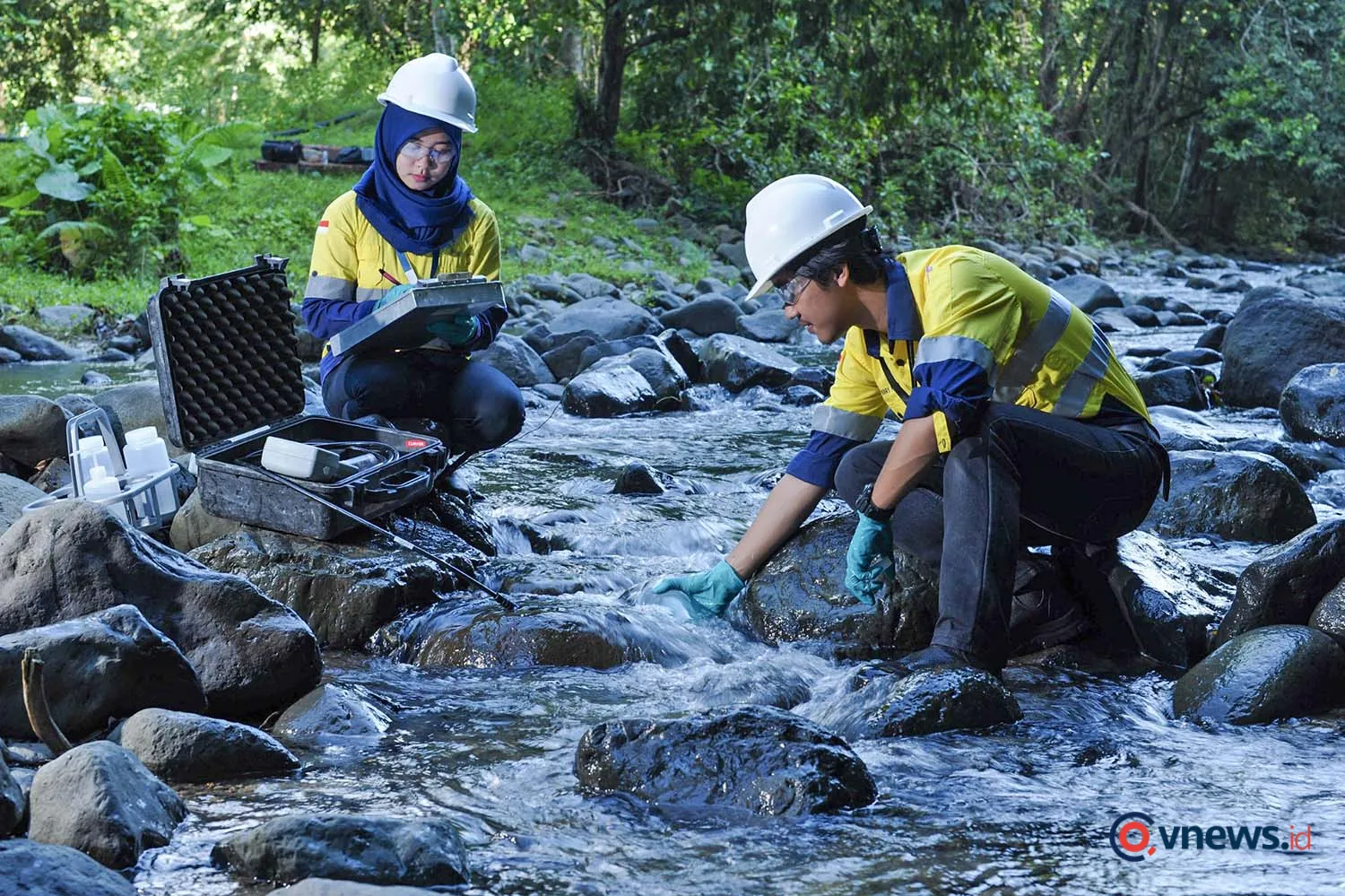 Di Balik Hijaunya Tambang Batu Hijau
