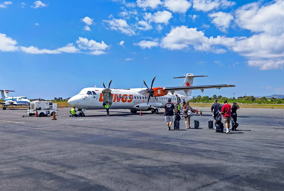 Aktivitas penumpang di Bandara Komodo pascagempa NTT