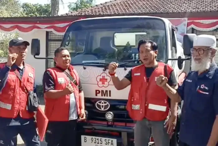 Dukung Pasokan Air Bersih Warga Terdampak Gempa NTT, PMI NTB Kirim Truk Tangki Air
