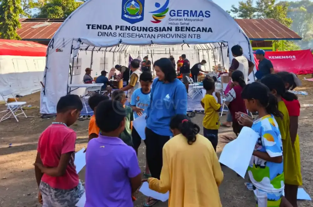  Trauma healing bagi pengungsi gempa NTT