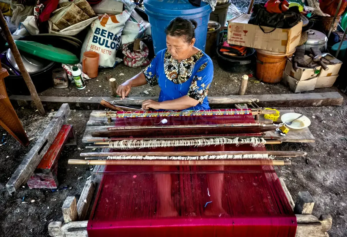Di Tengah Pengungsian, Benang Harapan Tetap Terjalin