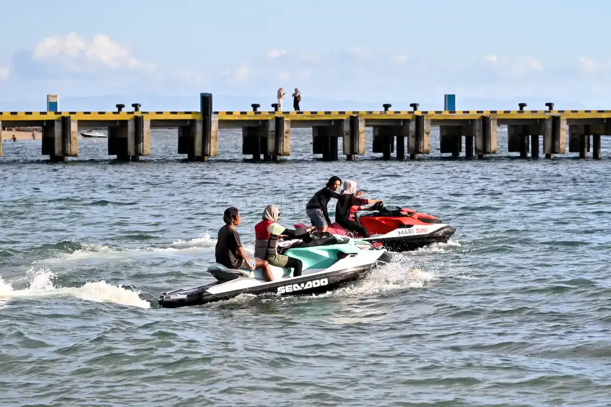 Wisata Jet Ski di Pantai Senggigi