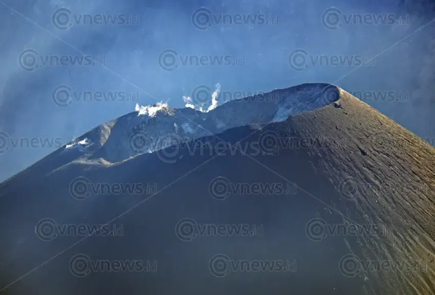 Gunung Rinjani berstatus waspada
