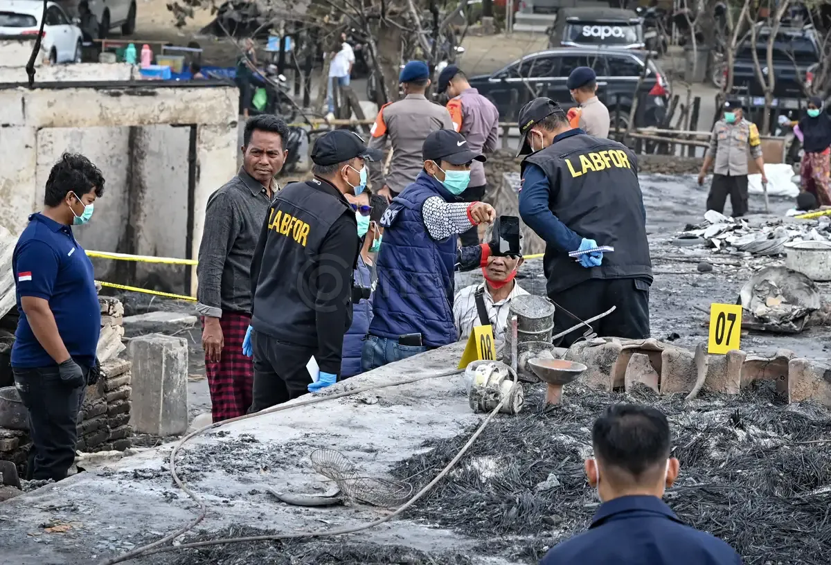 Olah Tempat kejadian perkara kebakaran Desa Sade
