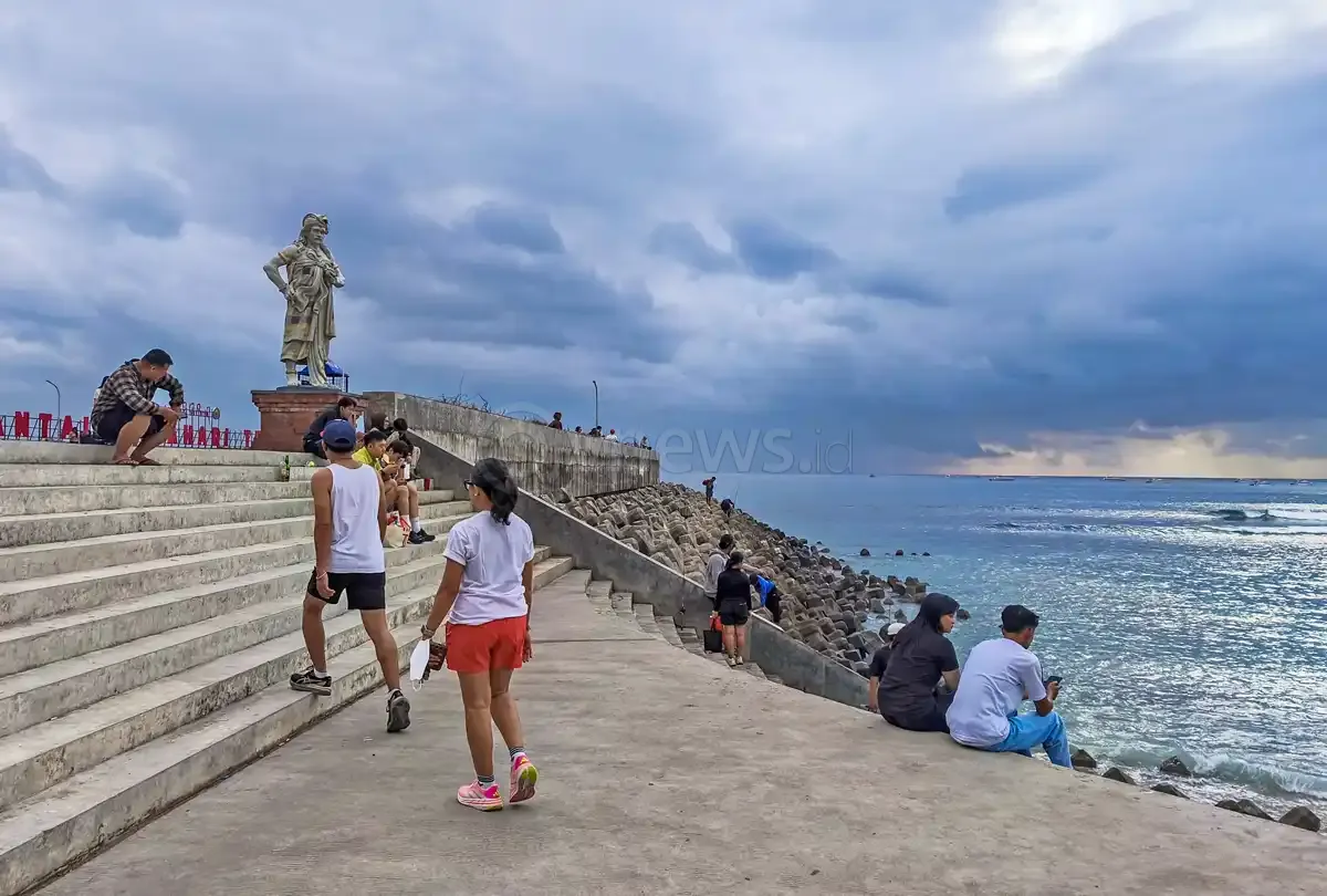 Menikmati Suasana Pagi di Pantai Sanur Bali