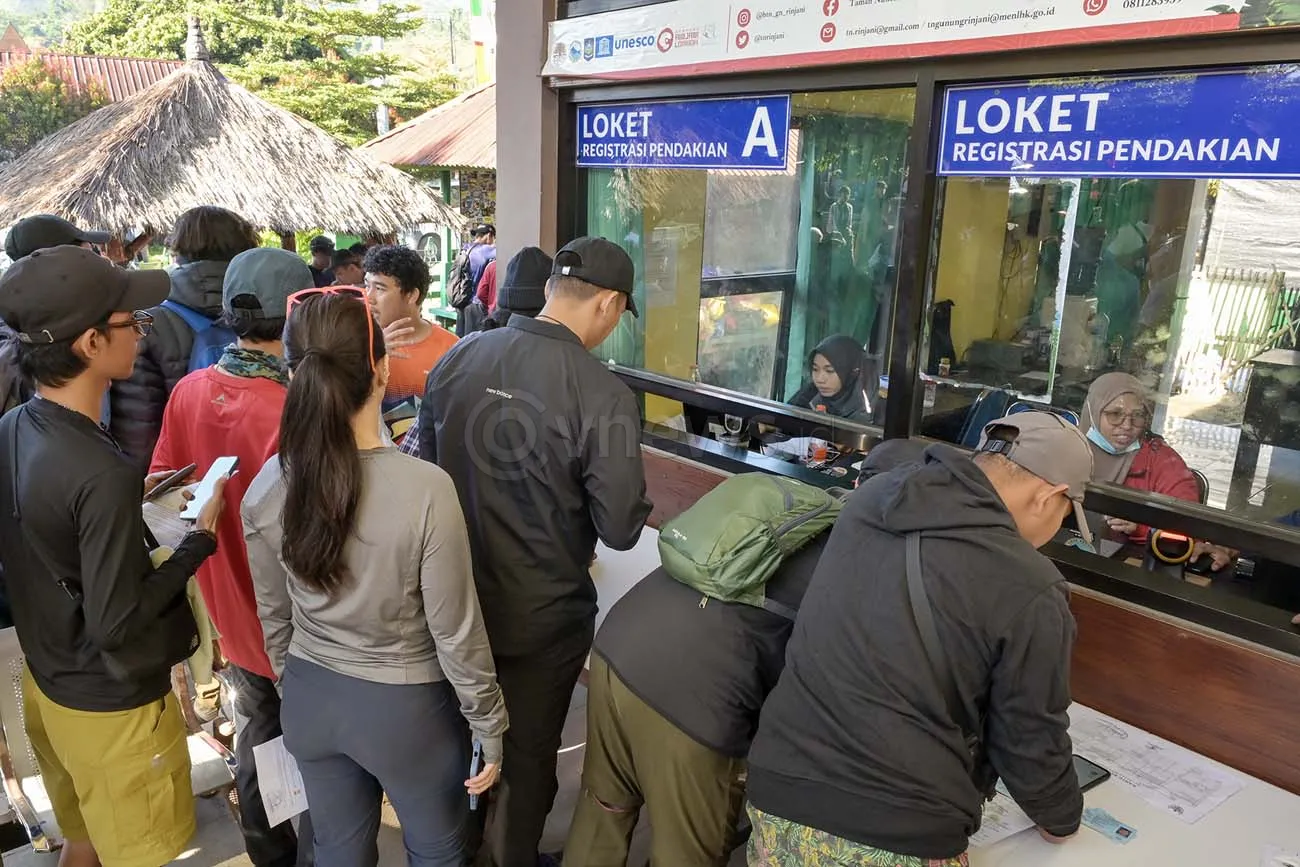 Jumlah wisatawan yang mendaki Gunung Rinjani